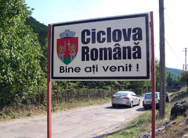 Árverésre bocsátották egy bánsági község javait, művelődési ház és paplak is eladó
