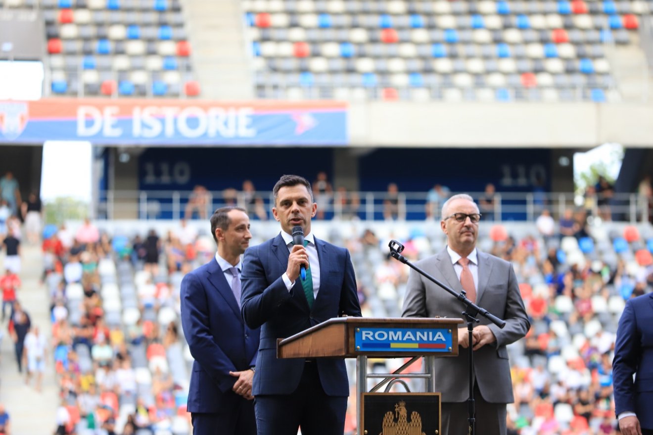 Történelem íródhat. Novák Eduárd sportminiszter rendelete átrendezné a romániai csapatok játékoskereteit •  Fotó: Facebook/Eduard Novak
