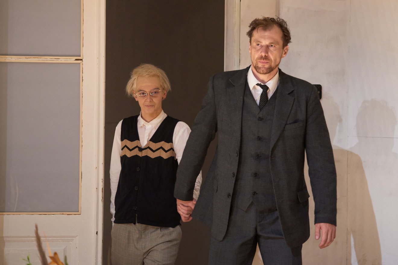 Imre Éva Bartók Béla figuráját, Szűcs Ervin Kodály Zoltánét formálja meg •  Fotó: Kolozsvári Állami Magyar Színház