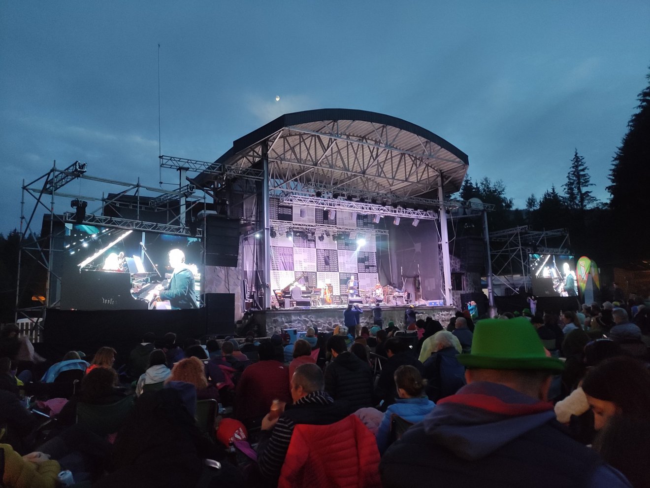 Jazzdallamok, virtuóz játékok kápráztatták el minden este a  gărânai jazzfesztivál közönségét •  Fotó: Tóth Gödri Iringó