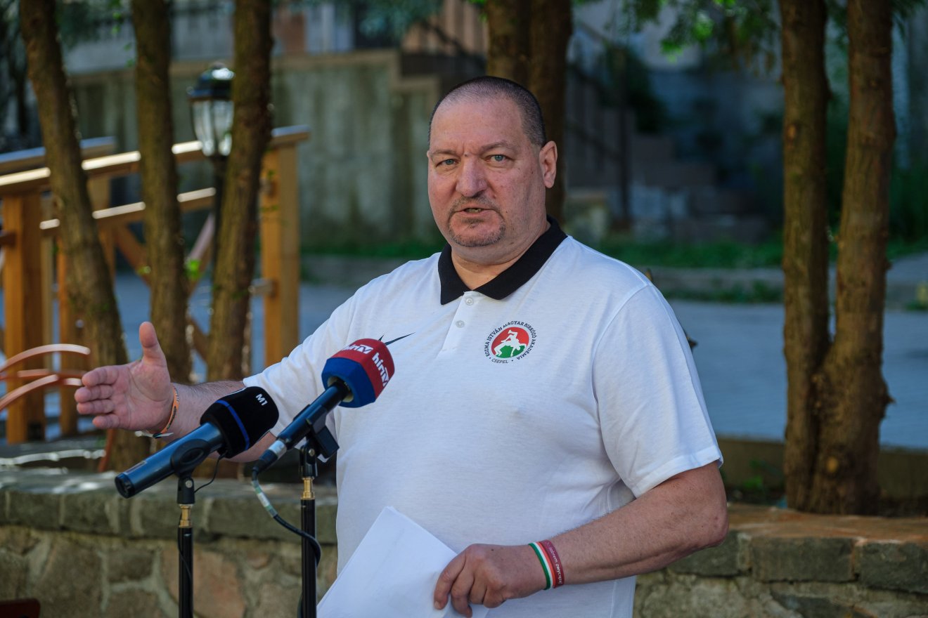 Németh Szilárd, a rezsicsökkentés fenntartásáért felelős kormánybiztos sajtótájékoztatót tartott  Tusnádfürdőn •  Fotó: MTI/Veres Nándor