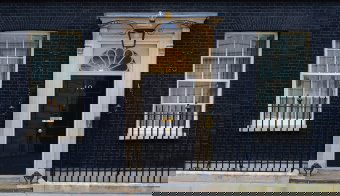 Nagy-Britannia választott: Rishi Sunak konzervatív miniszterelnök elismerte a Munkáspárt győzelmét