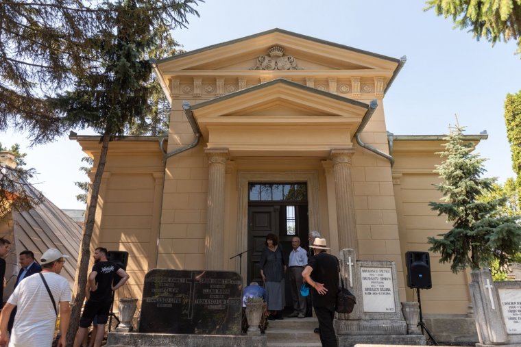 Megtartó példaképek: átadták a felújított Bethlen-kriptát a kolozsvári Házsongárdi temetőben