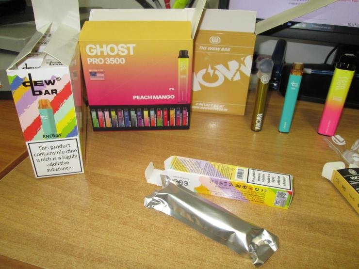 Elektromos cigarettát csempésző romániai sofőrt csíptek el Magyarországon