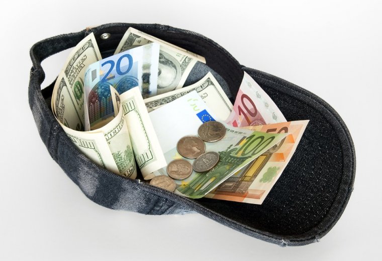Sok pénze bánta a szélsőjobbnak a gyanús finanszírozást, de Nicușor Dant is megbüntették