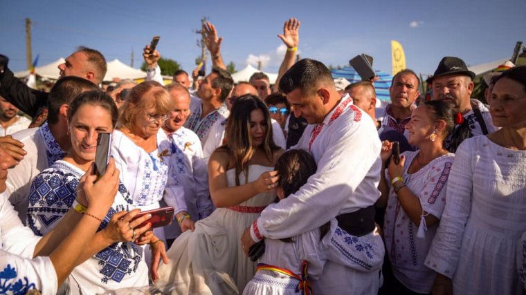 Simion és a sárkánnyá hizlalt gyíkok – Az elemző szerint egyszerű „kampánylagzit”, „celebkedést” láthattunk az AUR vezetőjétől