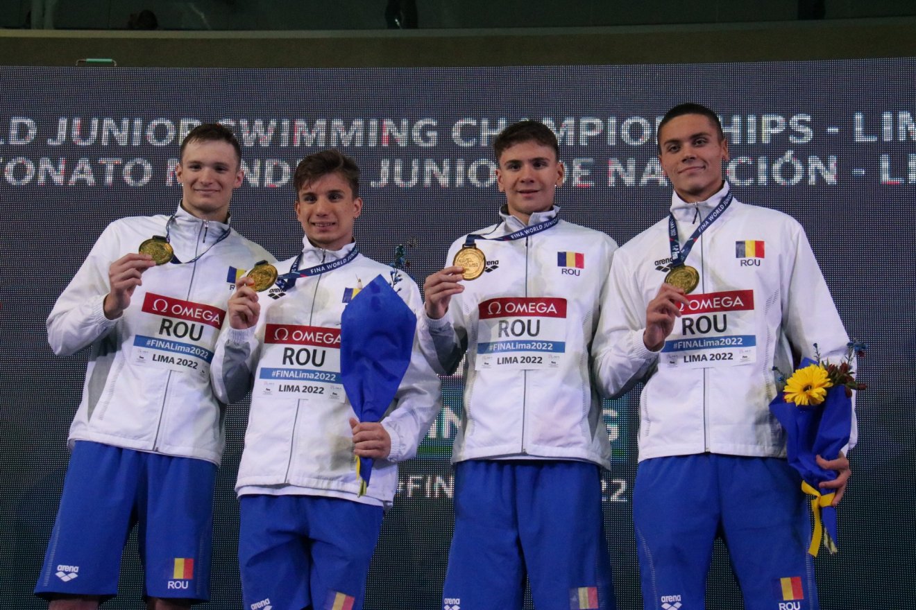 Az Alexandru Constantinescu, Ştefan Cozma, Patrick Sebastian Dinu és  David Popovici összeállítású román gyorsváltó •  Fotó: Román Úszó Szövetség