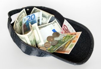 Sok pénze bánta a szélsőjobbnak a gyanús finanszírozást, de Nicușor Dant is megbüntették