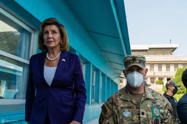 Nancy Pelosi Tokióban: Kína nem fogja Tajvant elszigetelni – Japán kormányfő: a rakétaindításokat le kellene állítani