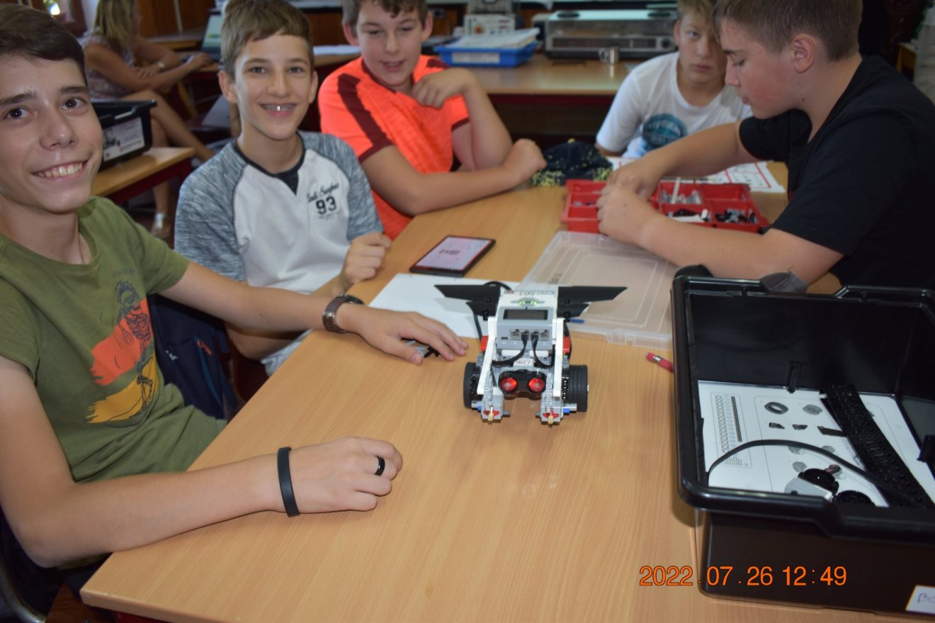 •  Fotó: Ady Endre Iskola, Kalotaszentkirály