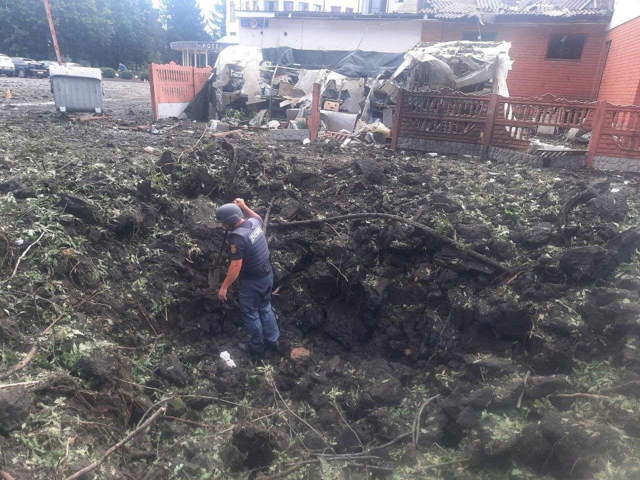 Folyamatosak a bombatámadások Kelet-Ukrajnában •  Fotó: Ukrán katasztrófavédelem