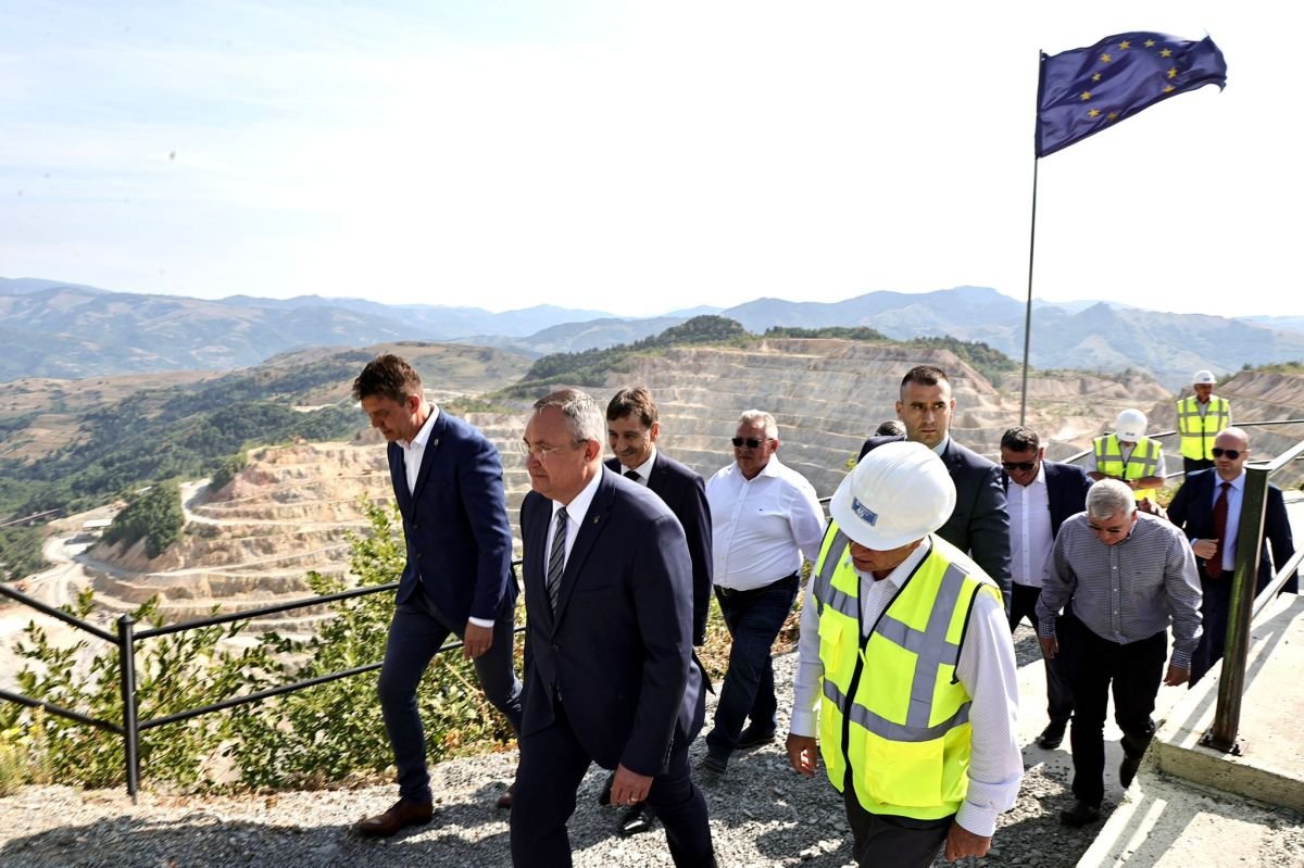 Nicolae Ciucă látogatása a veresvölgyi  rézbányát üzemeltető abrudbányai Cupru Min vállalatnál •  Fotó: Gov.ro