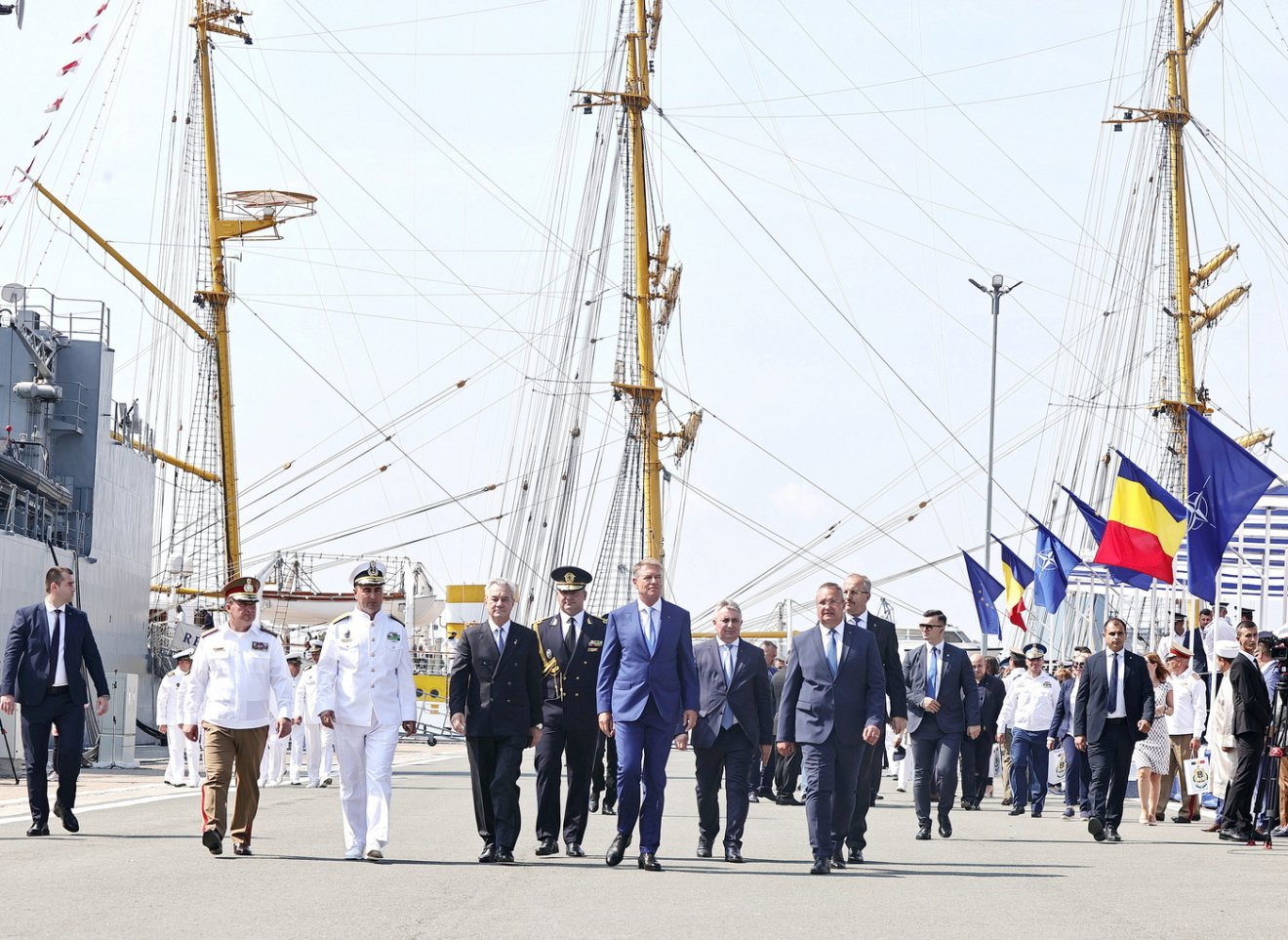 Klaus Iohannis Konstancán, a román tengerészet napján tartott ünnepségen •  Fotó: Gov.ro
