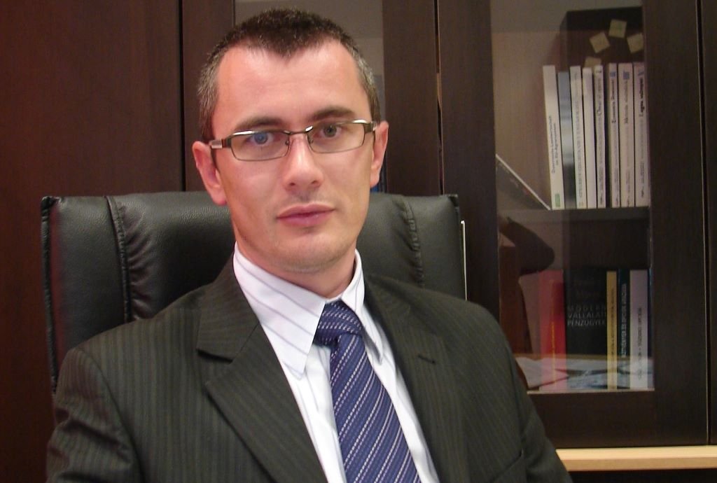 Juhász Jácint szerint csak megfontoltan szabad költekezni •  Fotó: BBTE