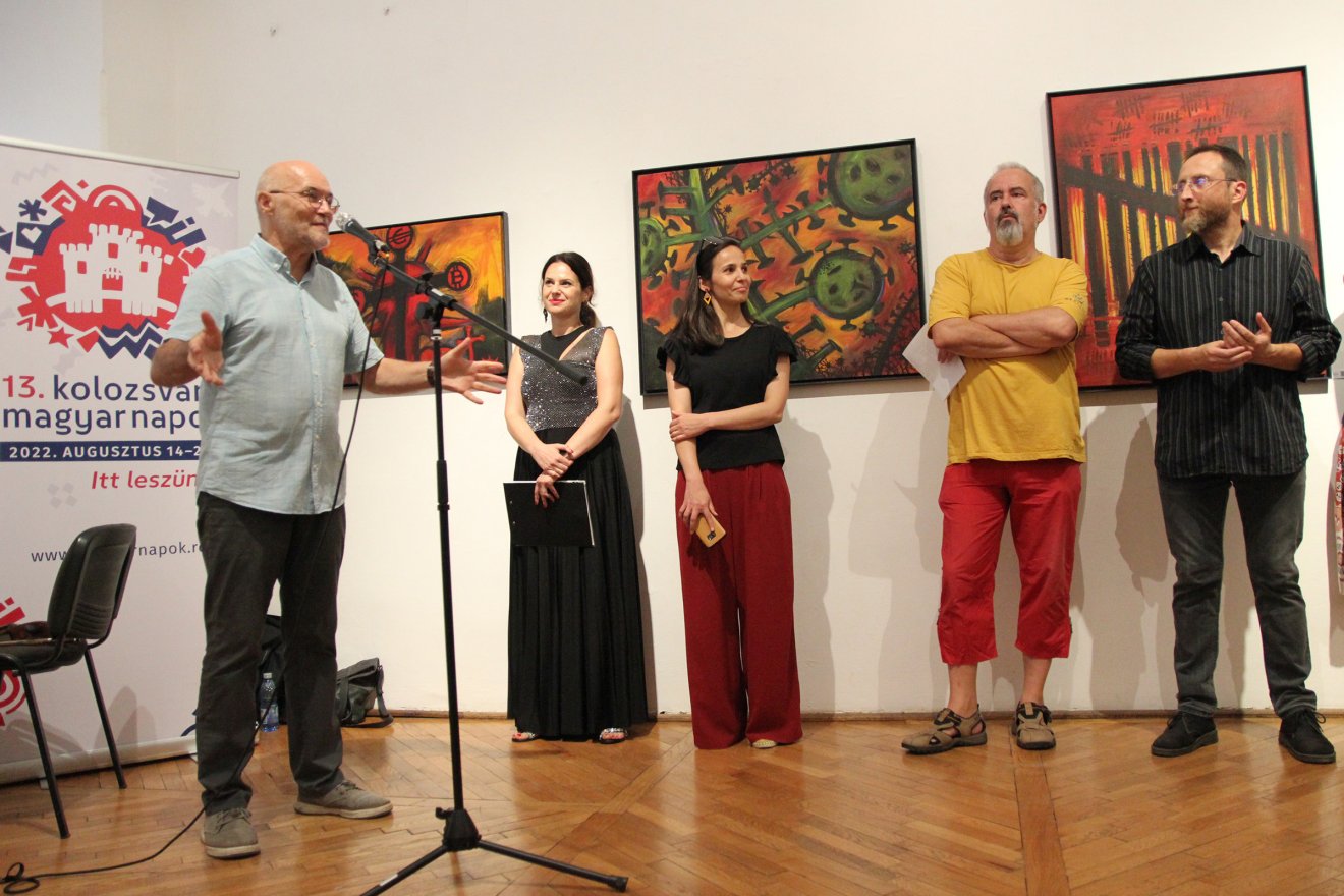 Lucian Nastasă-Kovács, Vindis Andrea műsorvezető, Zakariás Ágota, Szántai János és Könczey Elemér a megnyitón  •  Fotó: Jakab Mónika