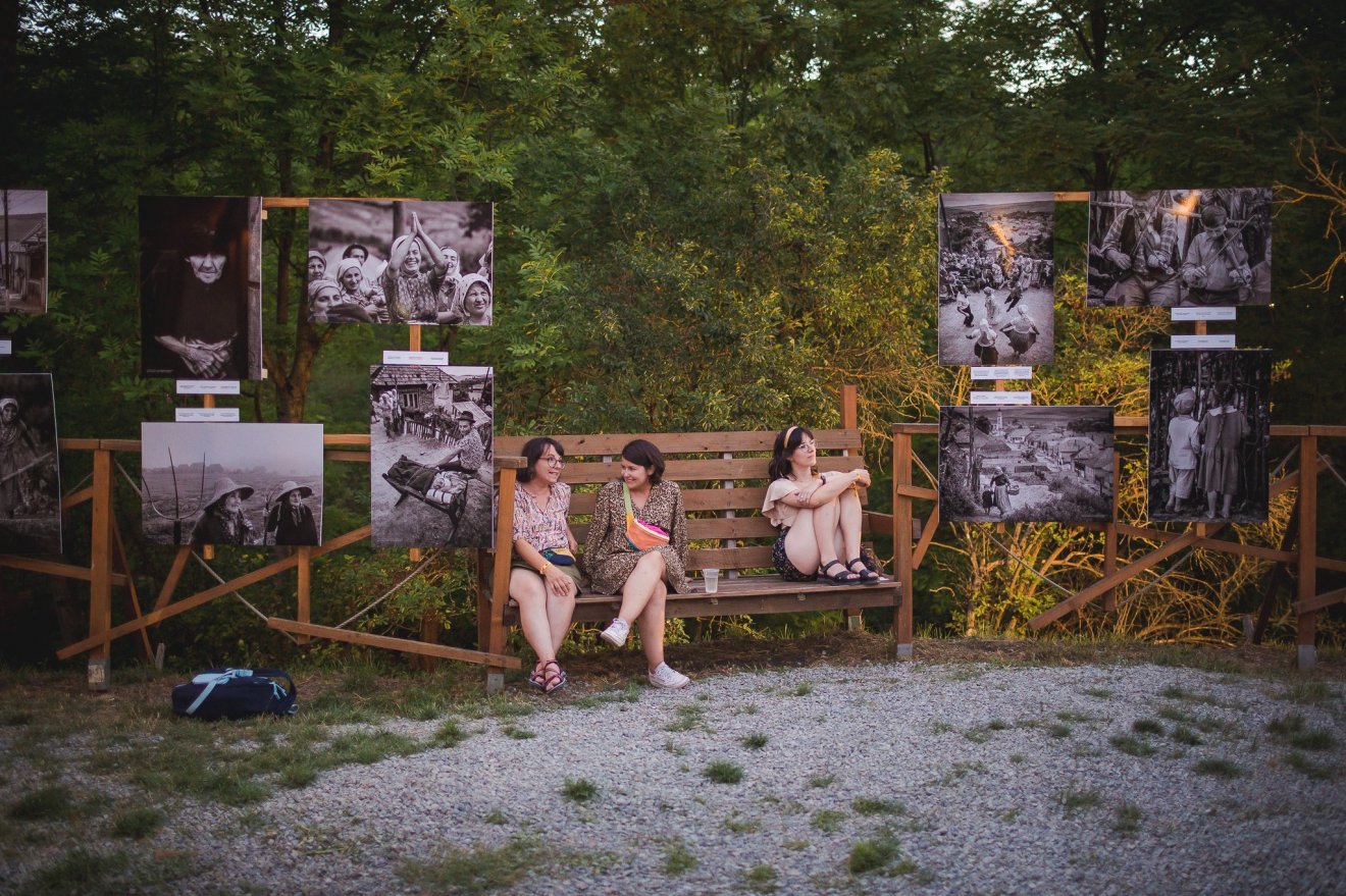 Bruce Dale 1969-ben Mérán és környékén készített fotóit is megcsodálhatják a kilátogatók •  Fotó: Facebook/Méra Világzenei Fesztivál