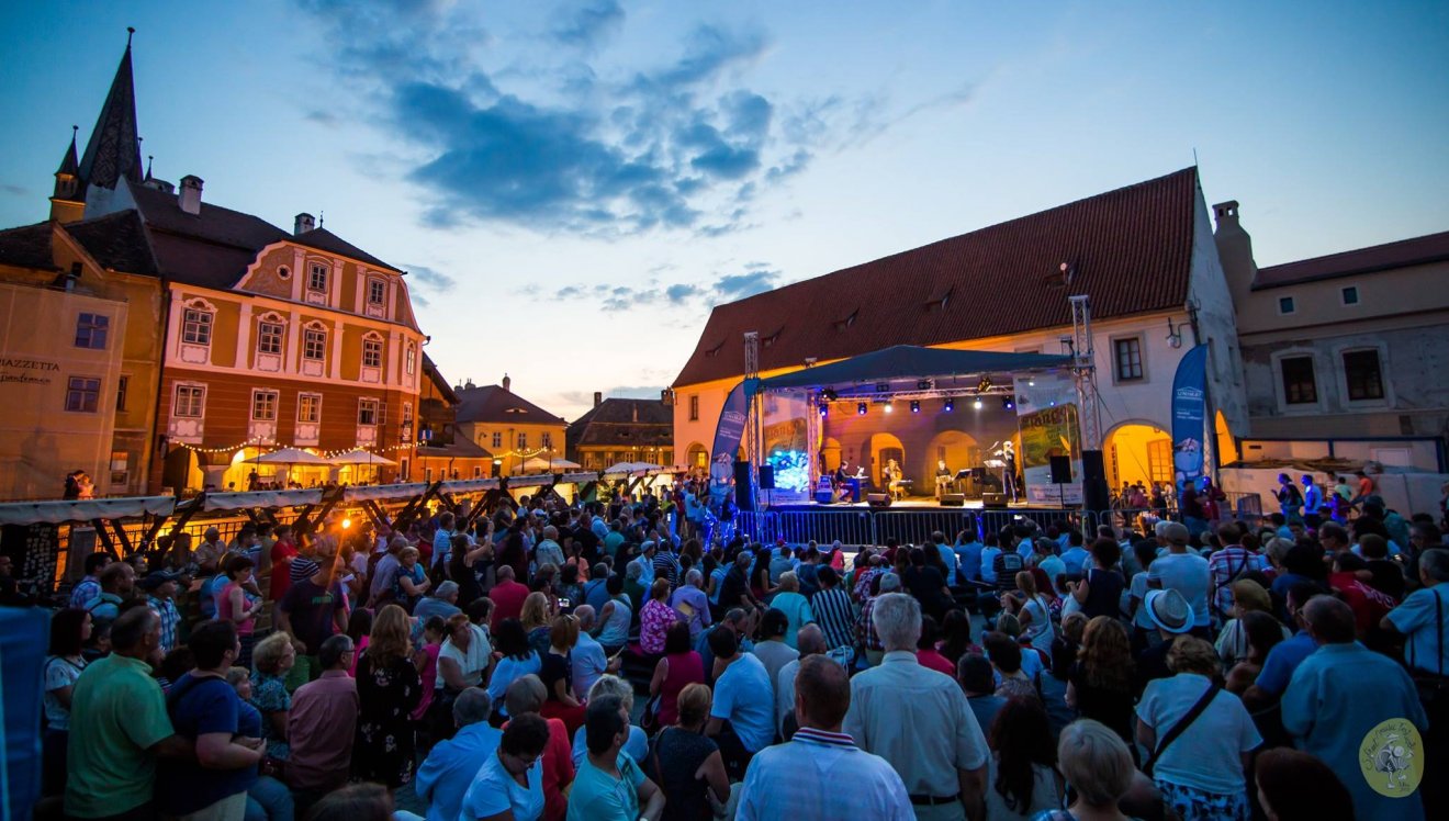A klasszikus zenét hozza közelebb a nagyközönséghez a nagyszebeni utcazene-fesztivál • Fotó: Street Music Festival Sibiu/Facebook
