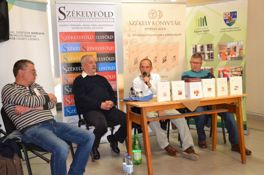 A Székelyföld folyóirat szerkesztői is bemutatkoznak a Kolozsvári Magyar Napokon •  Fotó: Konyvtar.hargitamegye.ro