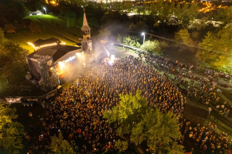 Felszárította az esőt a minőségi zene: telt házzal zajlott a Jazz in the Park harmadik napja   