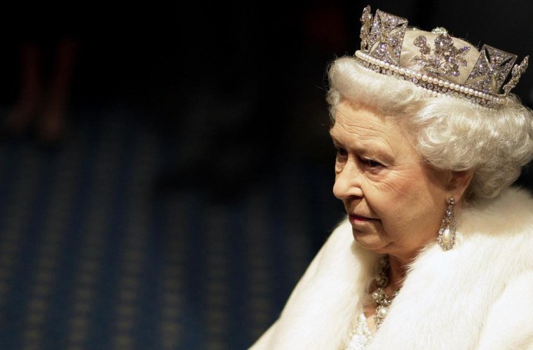 FRISSÍTVE - Nemzeti gyász kezdődött az Egyesült Királyságban, a bukaresti brit nagykövetség zászlaját is félárbócra eresztették