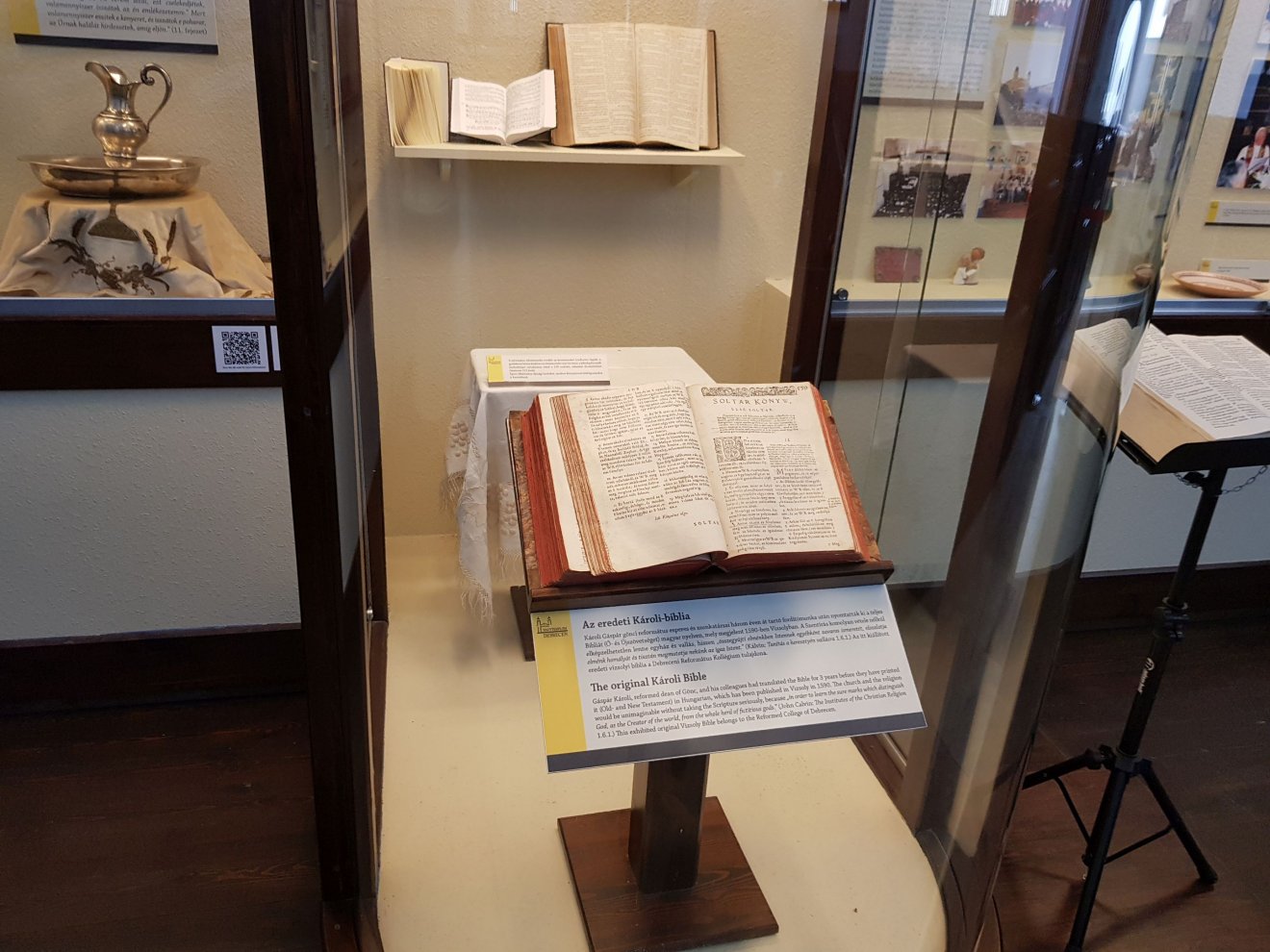 A Nagytemplom egyháztörténeti múzeumában  eredeti Vizsolyi Bibliát is láthat a vendég •  Fotó: Rostás Szabolcs