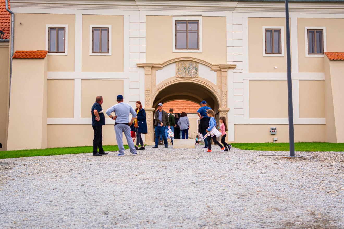 •  Fotó: Facebook/Castel Teleki Posmus