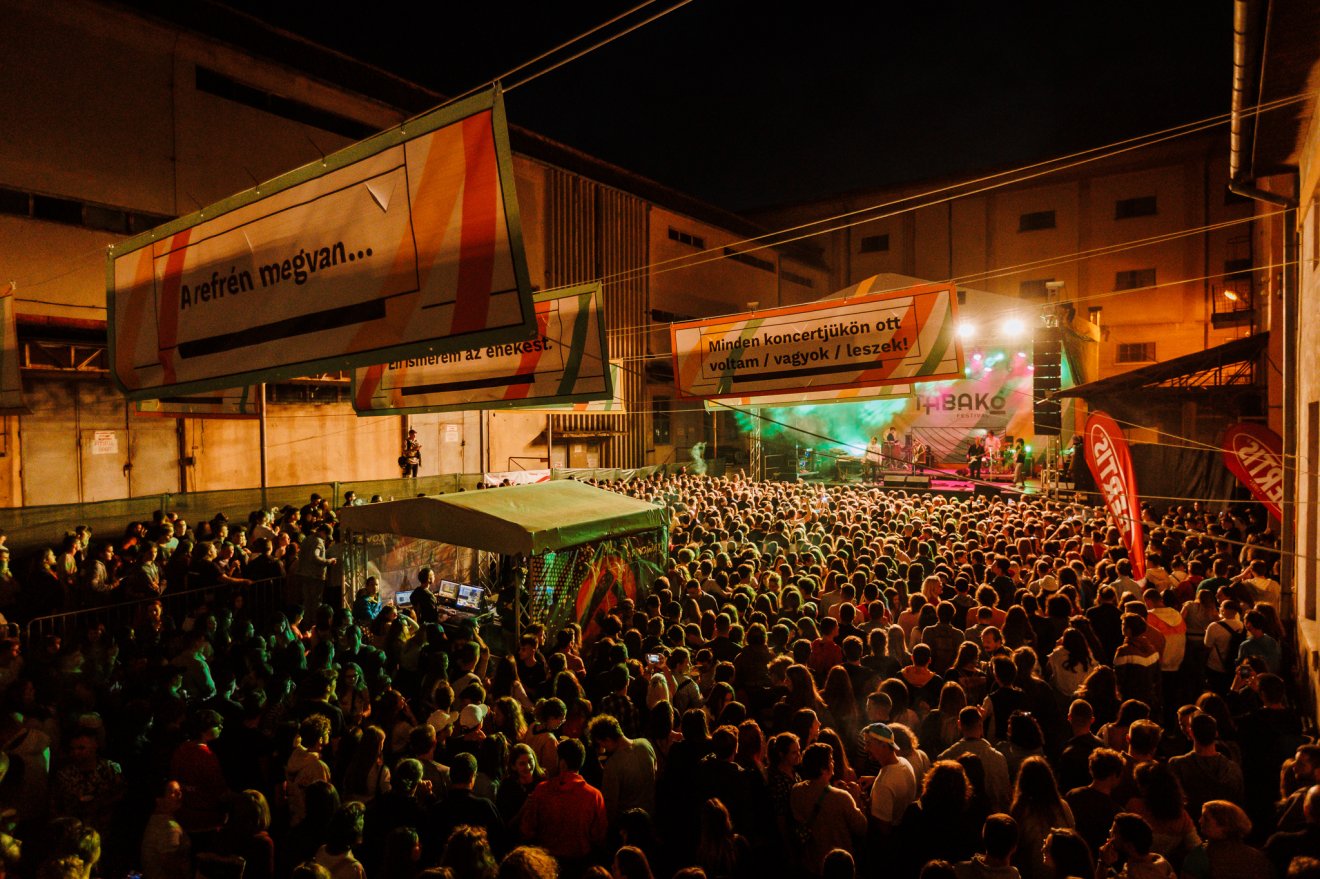 Az esős időjárás ellenére is telt házasok voltak a Tabakó fesztivál koncertjei •  Fotó: Facebook/ Sepsi Tabakó Festival