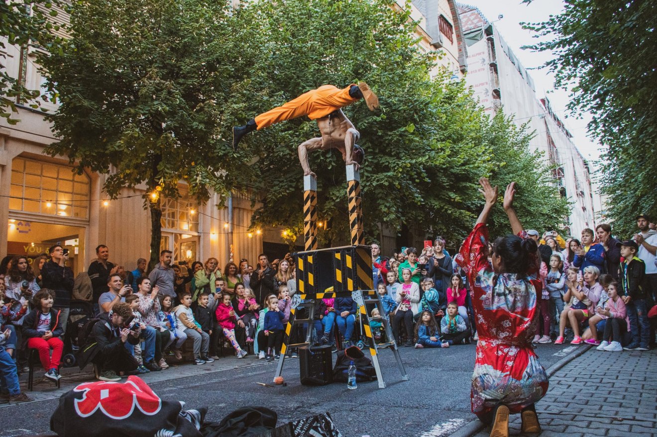 Mutatványok és zene, tökéletes kombináció •  Fotó: Street Music Festival Târgu Mureș / Marosvásárhely/Facebook