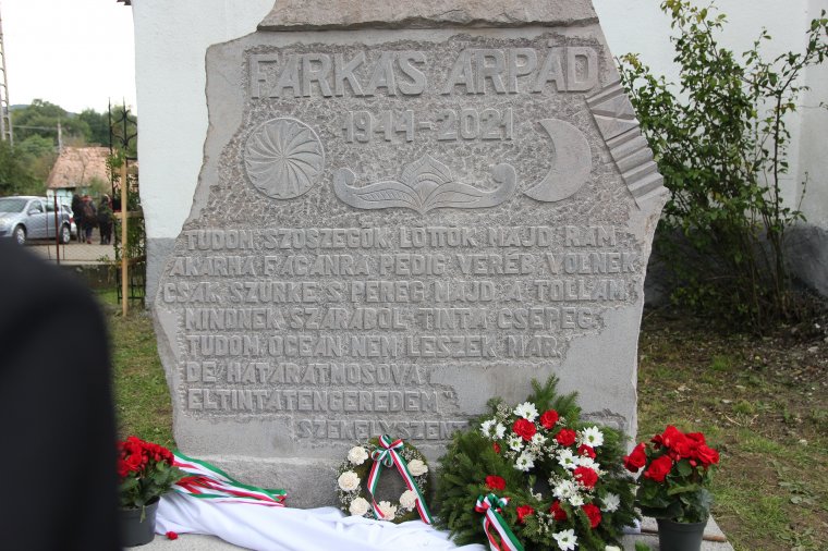 „Kezed ügyében a táj” – Farkas Árpád költőnek állítottak emléket Székelyszentmiklóson