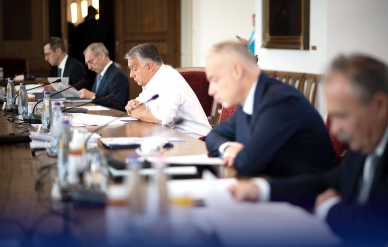 Nemzeti konzultációt indít az uniós szankciókról az Orbán-kormány