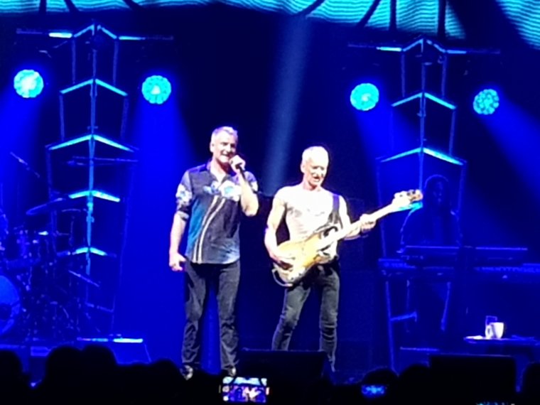 Sting ismét magával ragadta közönségét Kolozsváron, és odaszúrt a „hülye” háborúnak