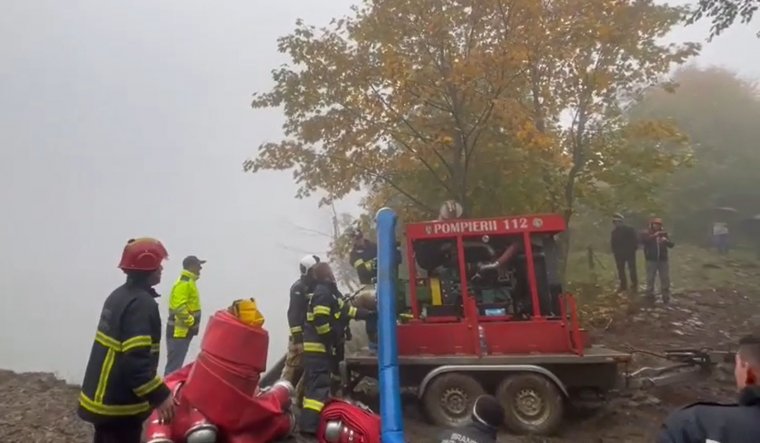 Gátrepedés: jelentősen csökkent a verespataki halastó vízszintje a motorszivattyúk bevetése után