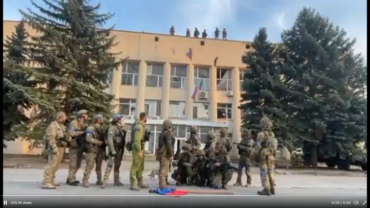 Az oroszoknak súlyos vereség és politikai kudarc, az ukránoknak reménykeltő győzelem Liman városának visszaszerzése