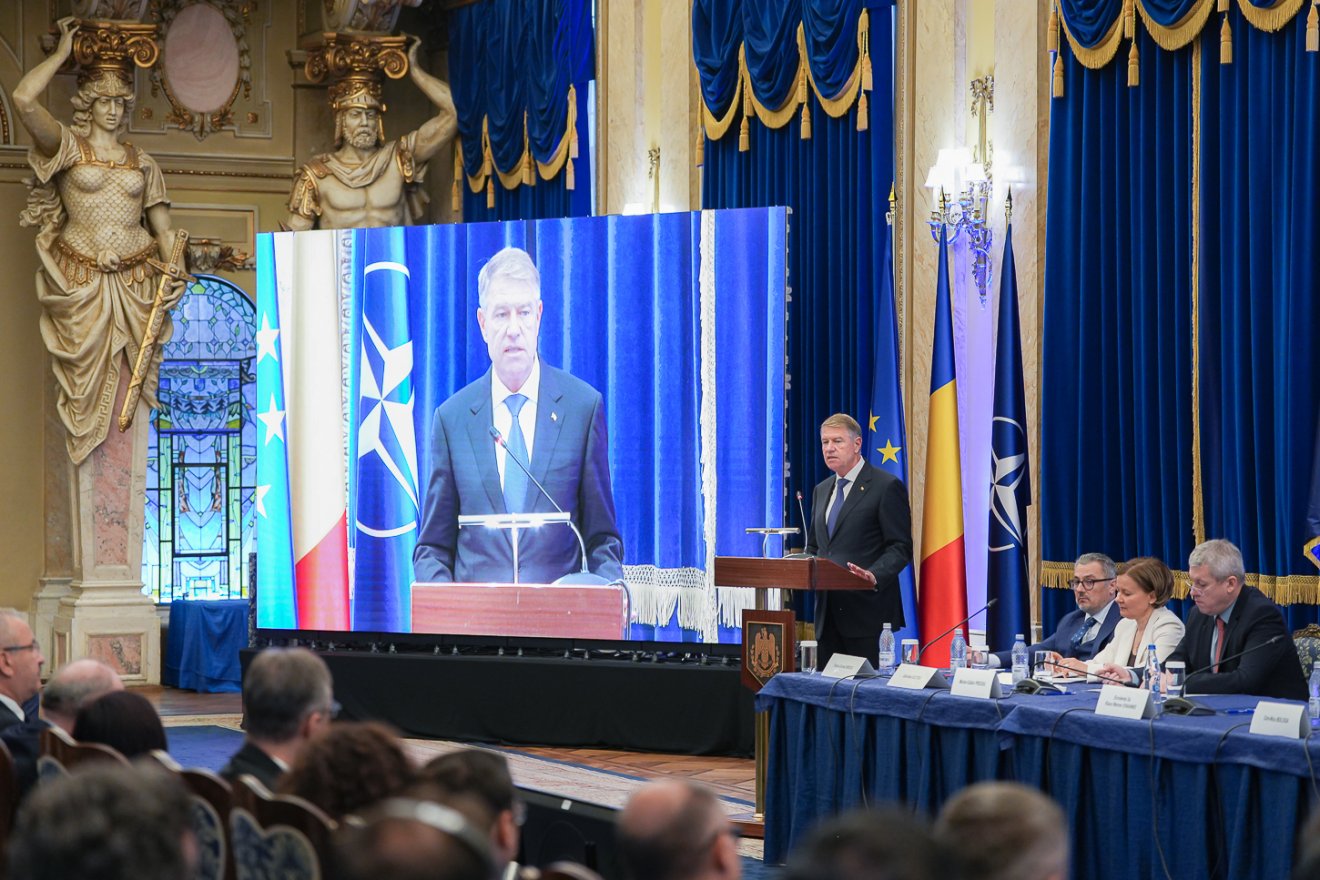 Az államfő is részt vett a DNA által szervezett, 20 év korrupció elleni küzdelem elnevezésű eseményen •  Fotó: presidency.ro