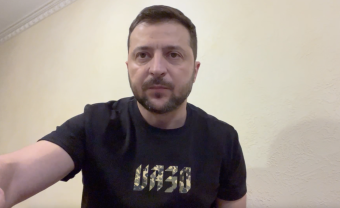 Zelenszkij elismerte, hogy a kelet-ukrajnai frontvonalon egyre nehezebb a helyzet