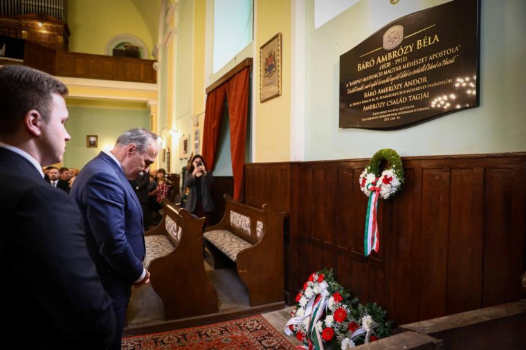 Újratemették báró Ambrózy Bélát, a magyar méhészet létrejöttének egyik kezdeményezőjét Temesváron