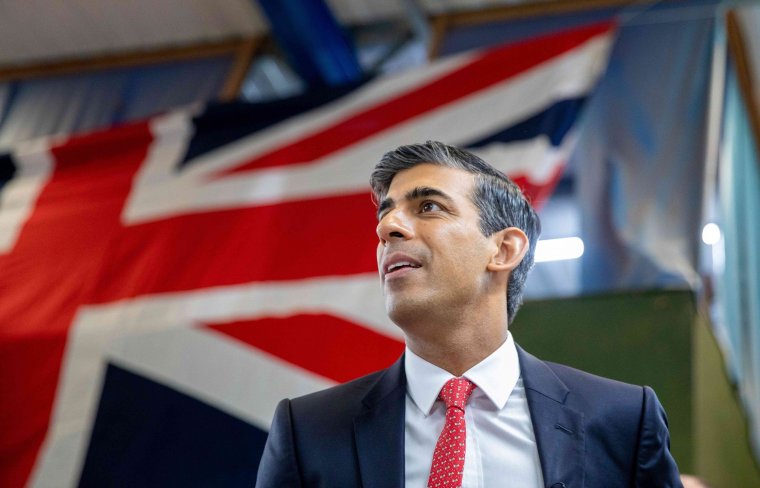 Rishi Sunak minden tisztségéről lemond a csúfos választási kudarc nyomán