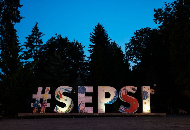 Sikeres mérföldkő: Sepsiszentgyörgyön nyílt meg az Írórezidencia Program első határon túli állomása