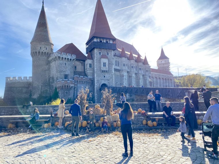 Újabb termeket nyitnak meg a turisták előtt a vajdahunyadi várban