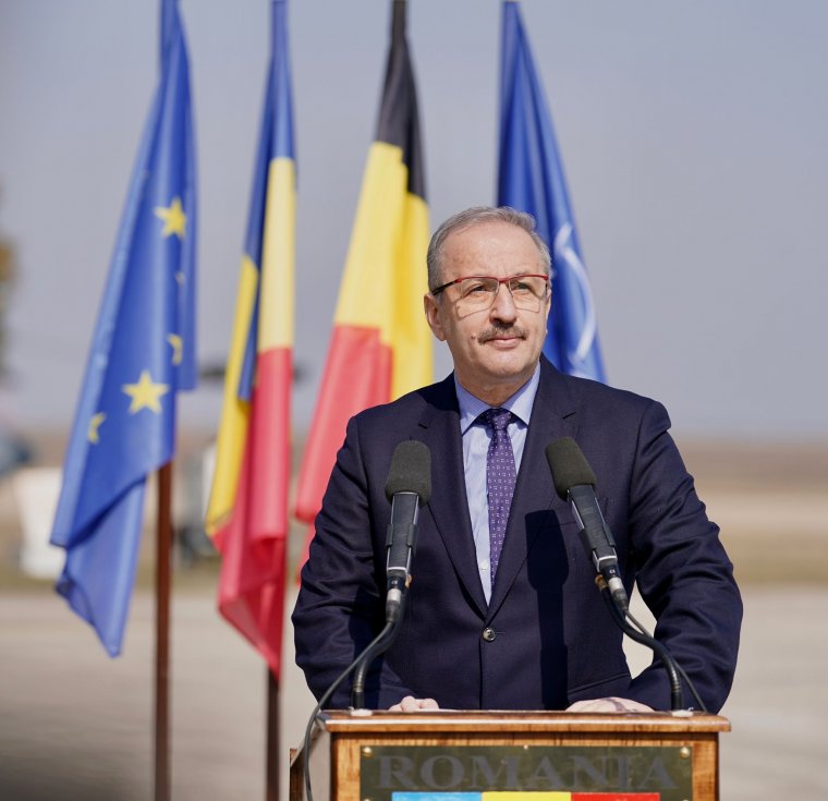 Képtelen együttműködni Klaus Iohannisszal, lemondott Vasile Dîncu védelmi miniszter