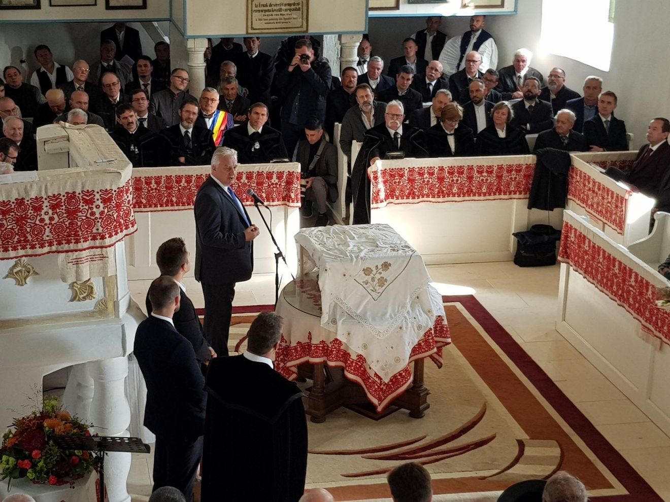 Semjén Zsolt kormányfőhelyettes megköszönte a Kolozs megyei település magyarjainak, hogy példát mutatnak a nemzetnek •  Fotó: Rostás Szabolcs