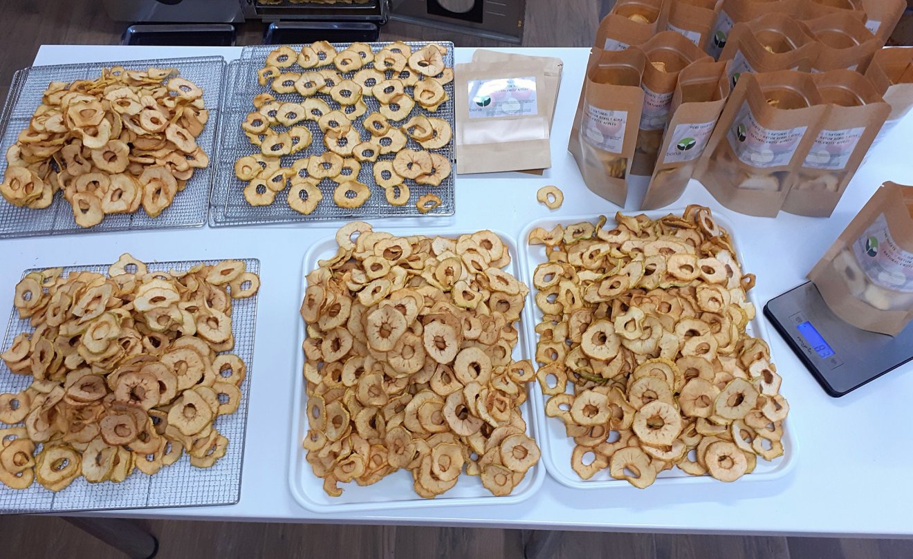 Szárított almachipsz. Egészségges nassolni való •  Fotó: Facebook/Bona Planta