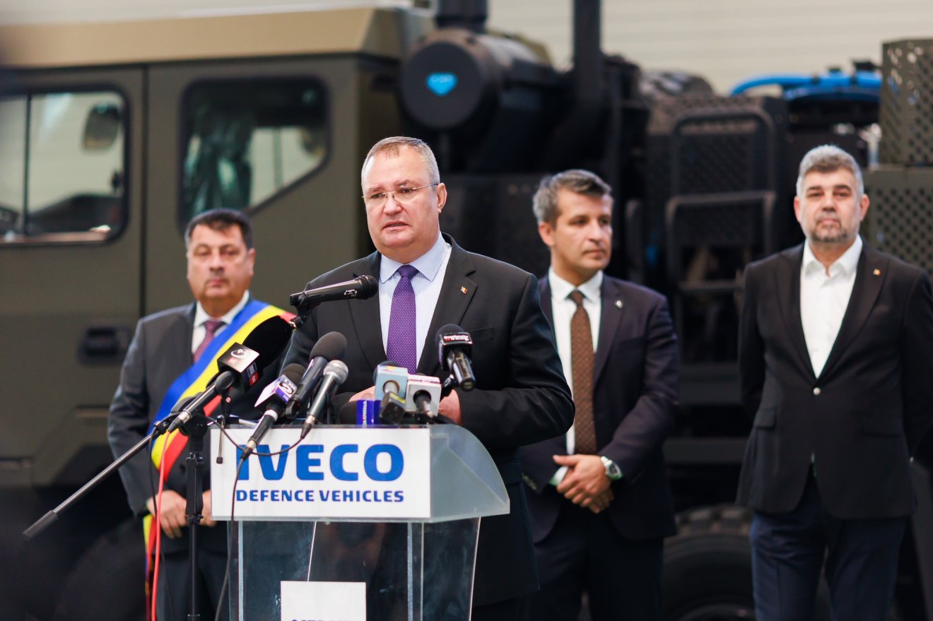 Nicolae Ciucă kormányfő petreşti-i IVECO kamiongyárban •  Fotó: Gov.ro