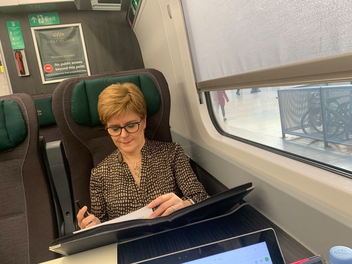 •  Fotó: Facebook/Nicola Sturgeon