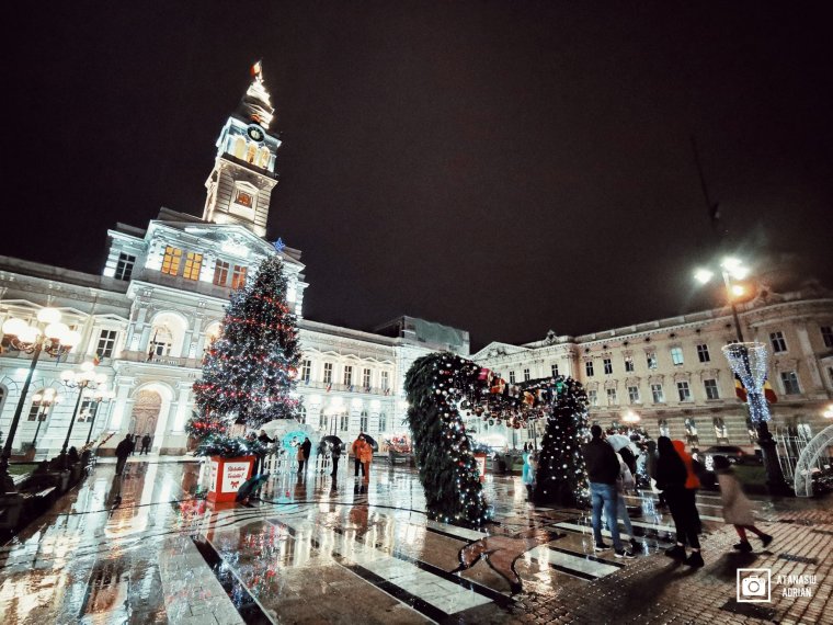 A karácsonyi díszkivilágításon is spórol Arad önkormányzata, a műfenyőre viszont 100 000 eurót költöttek