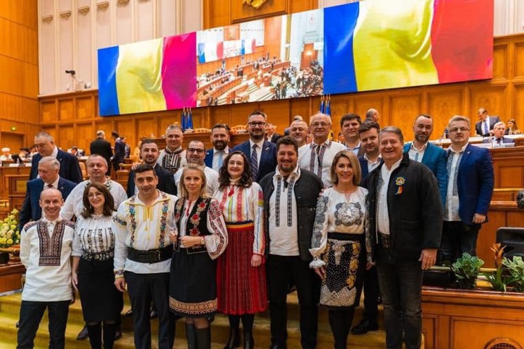 Botrány a parlament ünnepi ülésén: az AUR frakciója kivonult a teremből Csoma Botond beszéde közben