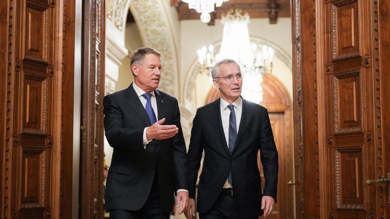 Stoltenberg Bukarestben: Putyin nem győzhet, a NATO folytatja Ukrajna katonai támogatását