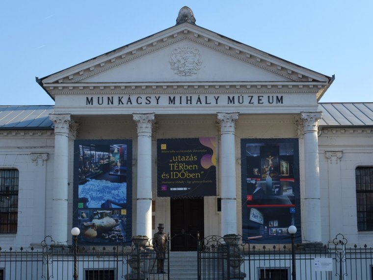Bezárnak sport- és kulturális intézményeket az energia drágulása miatt Békéscsabán, Debrecenben ritkul a tömegközlekedés