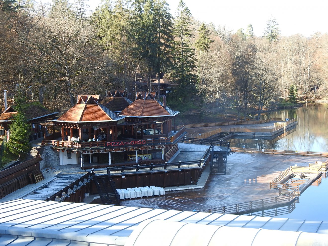 A nyári szezon után a Medve-tó szerepét átvették a szállodák wellnessrészlegei az üdülővárosban •  Fotó: Makkay József