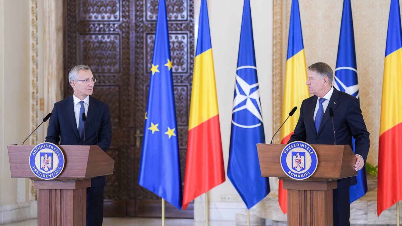 A NATO főtitkára köszönetet mondott Klaus Iohannisnak, amiért Románia jelentős katonai segítséget is nyújtott Ukrajnának •  Fotó: Presidency.ro